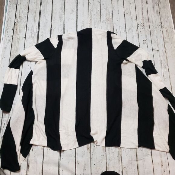 H&M Black and White Striped Cardigan - Picture 2 of 8
